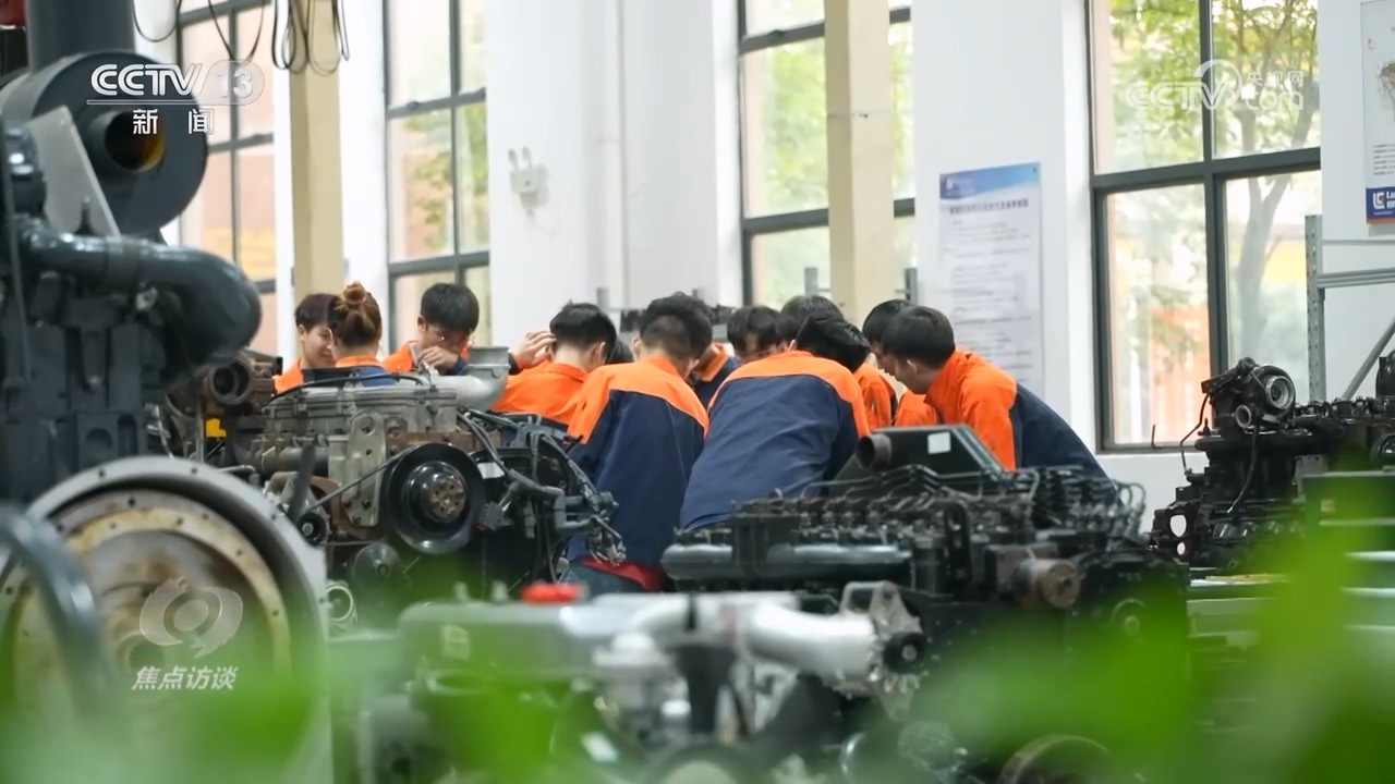 焦点访谈:新征程上奋斗者 创新:机械智造“不机械”(图9) 焦点访谈:新征程上奋斗者 创新:机械智造“不机械”(图9)