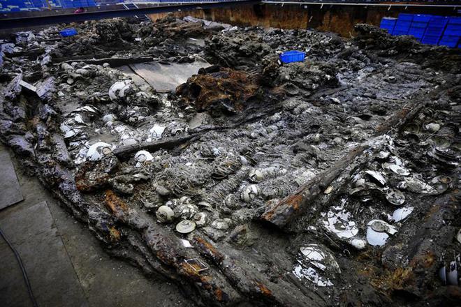 神秘巨船沉没深海800年中国花费3亿打捞竟发现8万件珍宝(图4) 神秘巨船沉没深海800年中国花费3亿打捞竟发现8万件珍宝(图4)