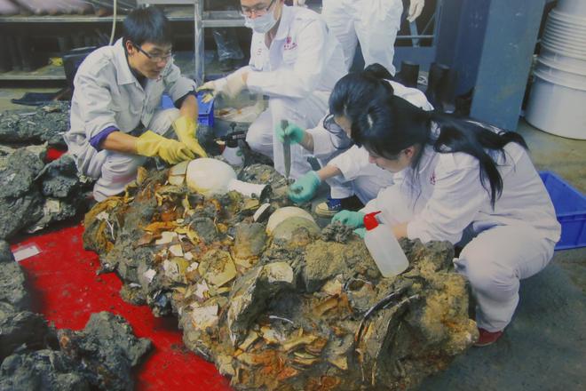 神秘巨船沉没深海800年中国花费3亿打捞竟发现8万件珍宝(图5) 神秘巨船沉没深海800年中国花费3亿打捞竟发现8万件珍宝(图5)