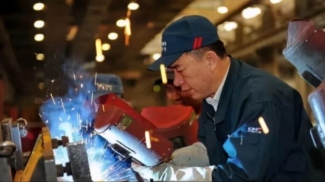 人才不足、就业待遇差发展中国制造业请尊重机械工人(图2) 人才不足、就业待遇差发展中国制造业请尊重机械工人(图2)