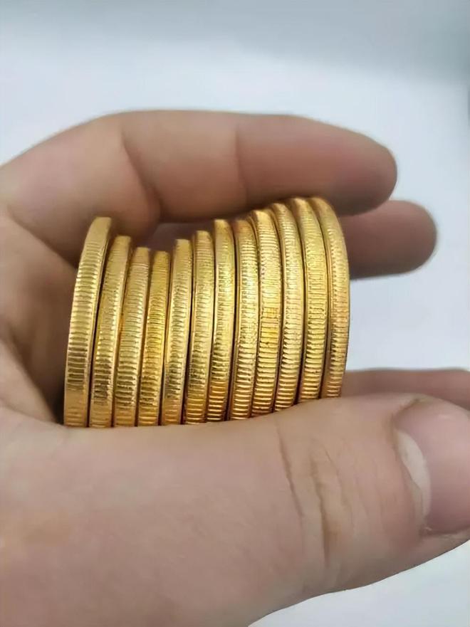 袁世凯只当了83天皇帝“袁大头”却造了75亿枚这是为什么?(图15) 袁世凯只当了83天皇帝“袁大头”却造了75亿枚这是为什么?(图15)