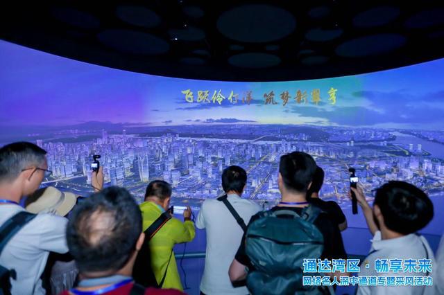 百名港星、网络名人打卡深中通道:看到中国制造的实力和底气(图4) 百名港星、网络名人打卡深中通道:看到中国制造的实力和底气(图4)
