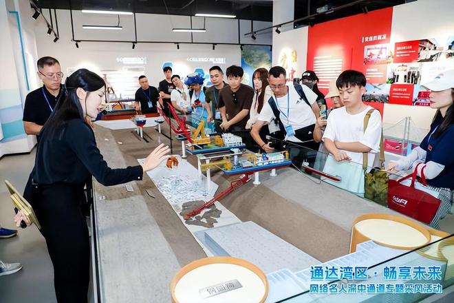 百名港星、网络名人打卡深中通道:看到中国制造的实力和底气(图5) 百名港星、网络名人打卡深中通道:看到中国制造的实力和底气(图5)