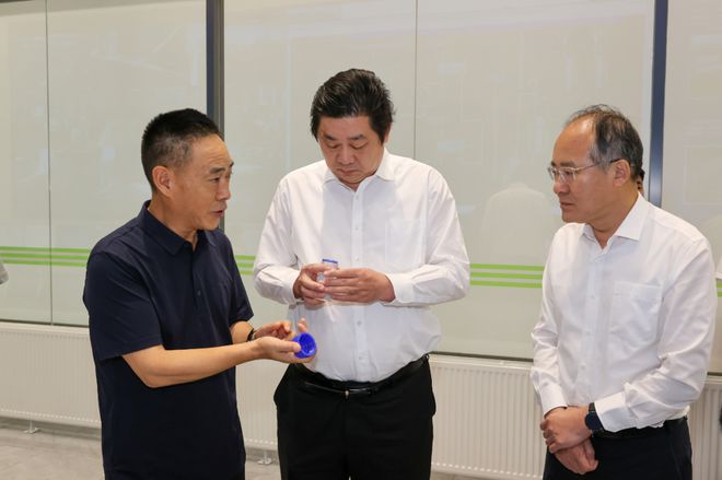 赵建军到江阴走访调研重点企业并座谈宣讲党