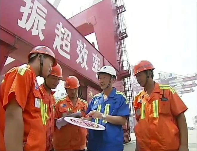 “人民工匠”许振超：技术工人是中国现代化建设的强大支撑是中国制造的脊梁(图5)