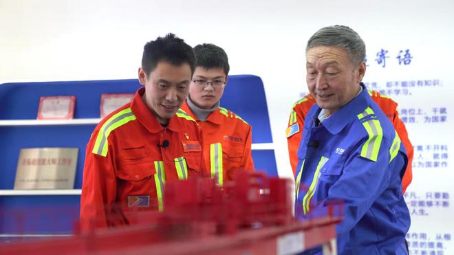 “人民工匠”许振超：技术工人是中国现代化建设的强大支撑是中国制造的脊梁(图10)
