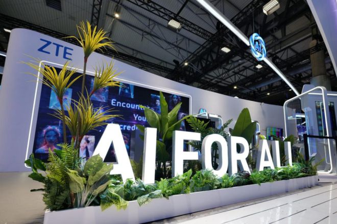 2025世界移动通信大会上西班牙国王点赞深圳智造(图9)