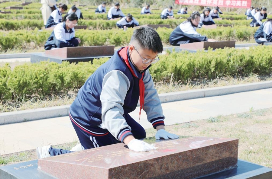 “钢铁脊梁”筑基现代工业新质生产力——我市积极推动黑色金属产业迈向“出色未来”(图2) “钢铁脊梁”筑基现代工业新质生产力——我市积极推动黑色金属产业迈向“出色未来”(图2)