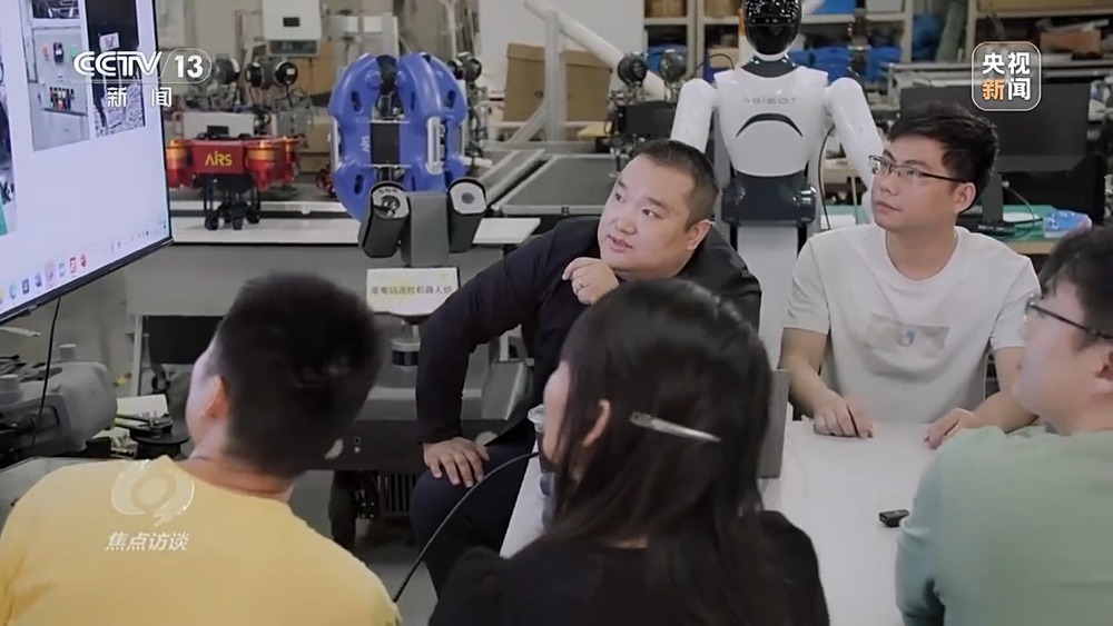 焦点访谈丨人形机器人加速进化 具身智能未来如何演绎?(图9) 焦点访谈丨人形机器人加速进化 具身智能未来如何演绎?(图9)