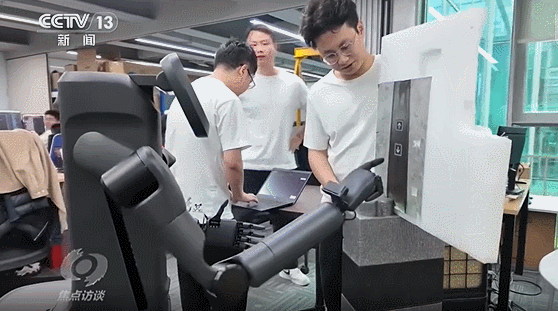 焦点访谈丨人形机器人加速进化 具身智能未来如何演绎?(图6) 焦点访谈丨人形机器人加速进化 具身智能未来如何演绎?(图6)